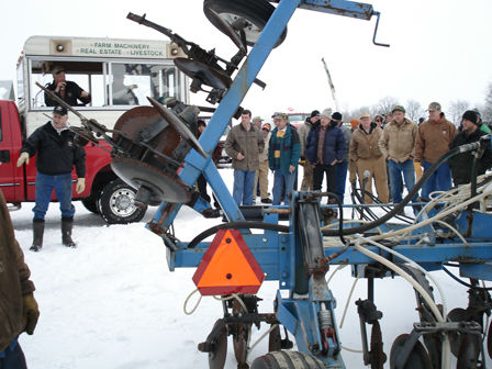 Vander Kolk Auction and Appraisal Co. specializes in all types of machinery and equipment.